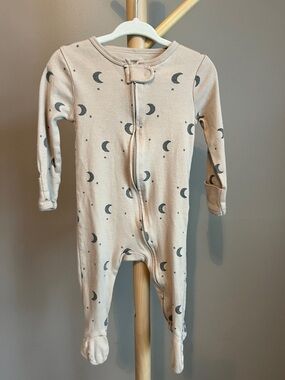 ⭐️⭐️ PICK 5 / $20 Cloud Island Moon-Print Baby One-Piece Footed Pajamas 6-9M